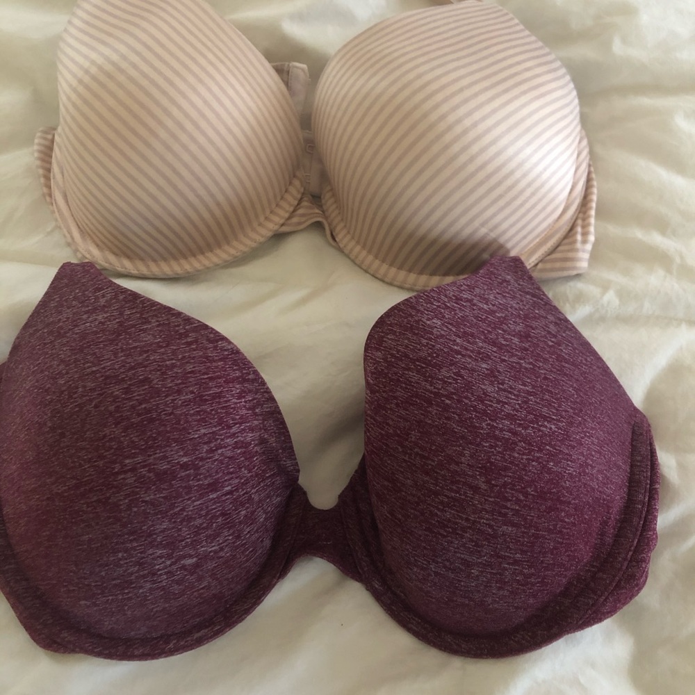 2 Victoria’s Secret bras